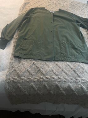 Landau  Olive Green Scrub Jacket
Medical Staff. Snap Closure